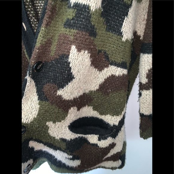 Urban Outfitters Camo Cardigan With Pockets - Picture 3 of 3